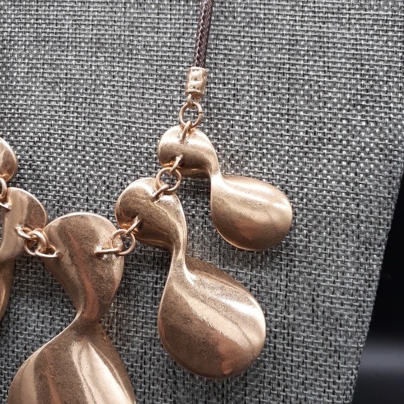 New! Beautiful Golden Bronze Chunky Statement Necklace - Picture 5 of 5